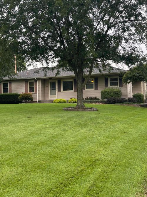 808 Kelley Dr, Wapakoneta, OH, 45895-1331 | Card Image