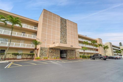 apt-402-424 Se 10th St, Dania Beach, FL, 33004-4553 | Card Image