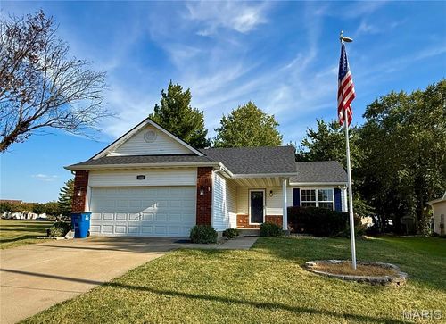 100 Bayhill Blvd, Glen Carbon, IL, 62034-2972 | Card Image