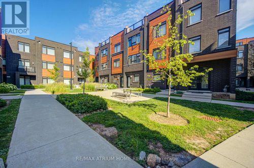 83-370 Red Maple Rd, Richmond Hill, ON, L4C5T4 | Card Image
