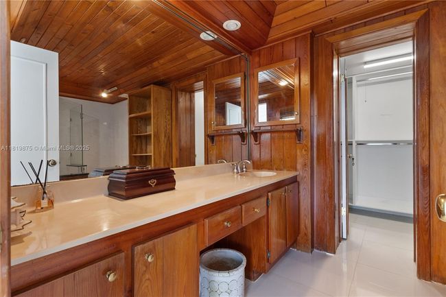 APT-8A - 77 Crandon Blvd, Condo with 2 bedrooms, 2 bathrooms and null parking in Key Biscayne FL | Image 23