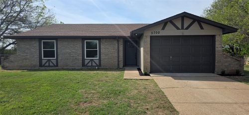 5700 Saddleback Cir, Haltom City, TX, 76148-4135 | Card Image