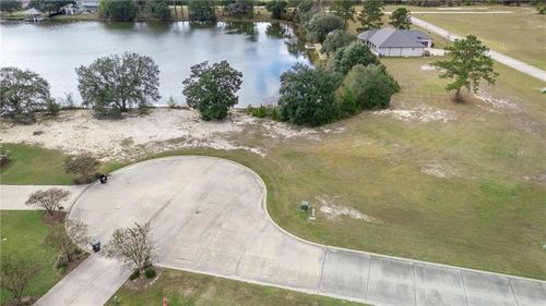 705 Northlake Dr, Covington, LA, 70435-5502 | Card Image