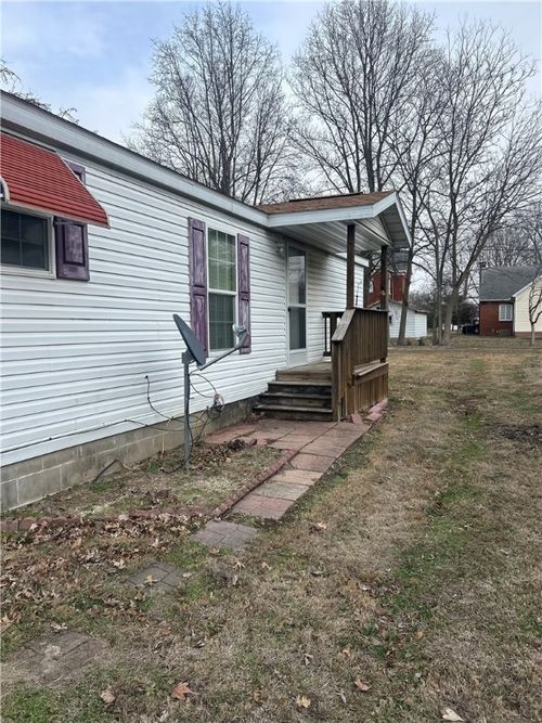 212 N Olive St, Saint Elmo, IL, 62458-1445 | Card Image