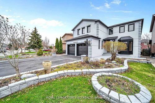 6062 Prairie Cir, Mississauga, ON, L5N5Z5 | Card Image