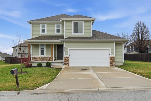 9712 E 220th St, Peculiar, MO, 64078-8110 | Card Image