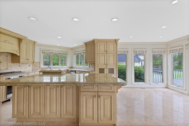 5215 Deer Run Cir, House other with 5 bedrooms, 7 bathrooms and null parking in Orchard Lake MI | Image 32