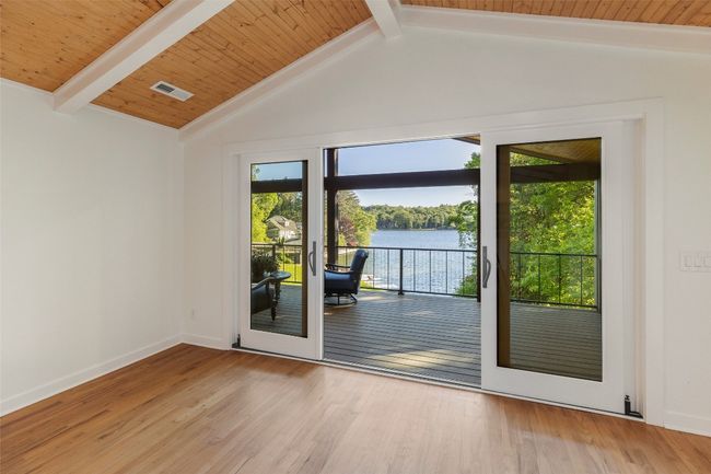 Covered porch Guest Cottage | Image 18