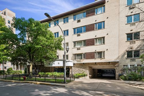 308-426 Barry Ave, Chicago, IL, 60657-5530 | Card Image