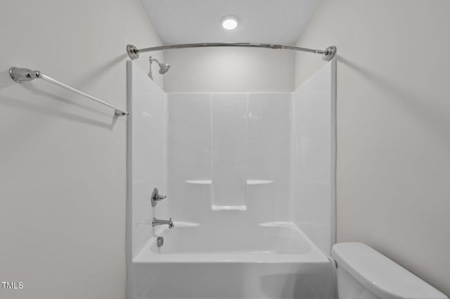 Secondary Bathroom | Image 32