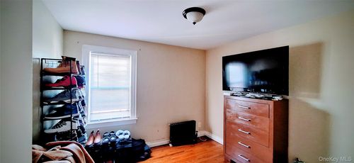 13724 233rd St, Rosedale, NY, 11422-1726 | Card Image