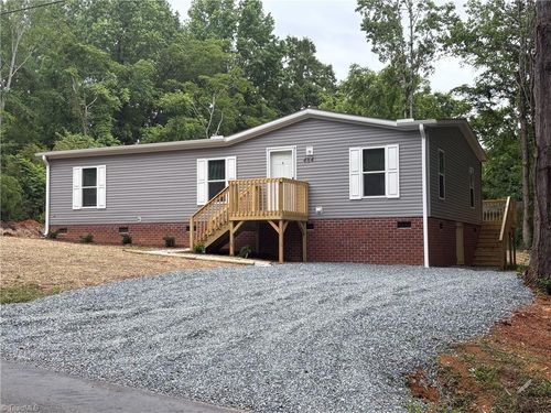 484 Avenue K, Lexington, NC, 27292-6415 | Card Image
