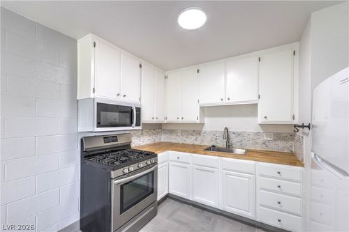 apt-l-2520 Bulloch St, North Las Vegas, NV, 89030-5574 | Card Image