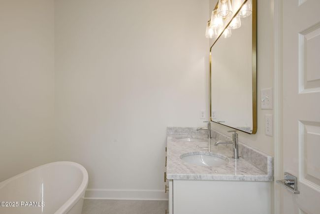 31-web-or-mls-1510 Kaliste Saloom Rd-31 | Image 14