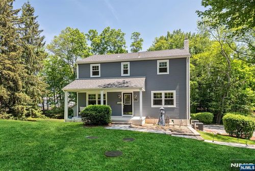 271 Cedar Hill Ave, Wyckoff, NJ, 07481-2601 | Card Image