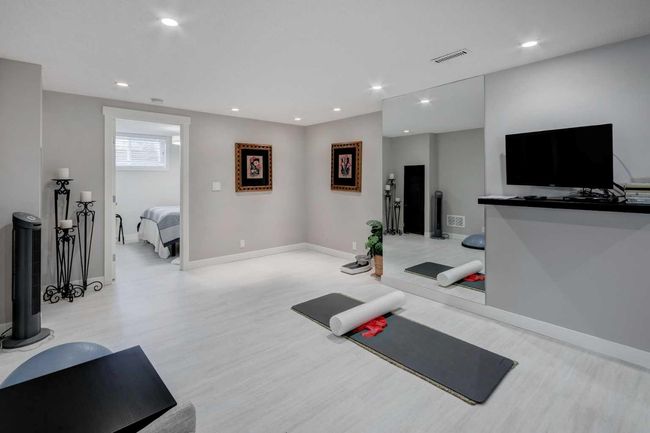 2607 Laurel Cres Sw, House other with 3 bedrooms, 3 bathrooms and 2 parking in Calgary AB | Image 23