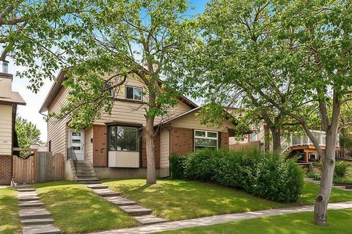 129 Berwick Dr Nw, Calgary, AB, T3K1E7 | Card Image