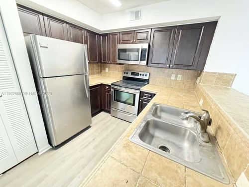 apt-208-1733 Village Blvd, West Palm Beach, FL, 33409-2010 | Card Image