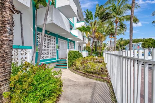 306-350 Collins Ave, Miami Beach, FL, 33139-6941 | Card Image