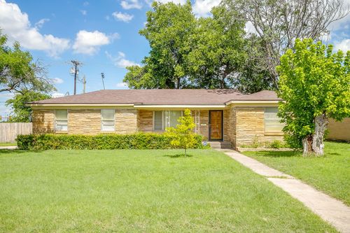 601 Perry Dr, White Settlement, TX, 76108-2837 | Card Image