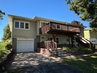 1001 N Maple Street, Home with 4 bedrooms, 2 bathrooms and null parking in Creston IA | Image 2