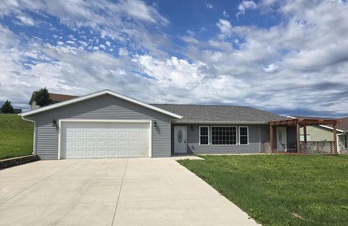2411 Aspen Lane Rd, Decorah, IA, 52101-7685 | Card Image