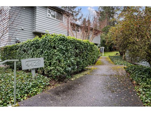 apt-3-4429 Fox Hollow Rd, Eugene, OR, 97405-4574 | Card Image