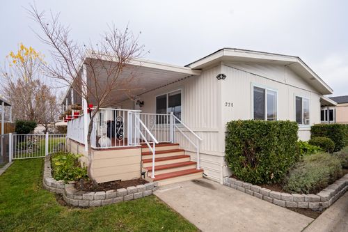 220-3555 S Pacific Hwy, Medford, OR, 97501-8833 | Card Image