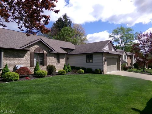4911 Pond Dr Nw, North Canton, OH, 44720-7424 | Card Image