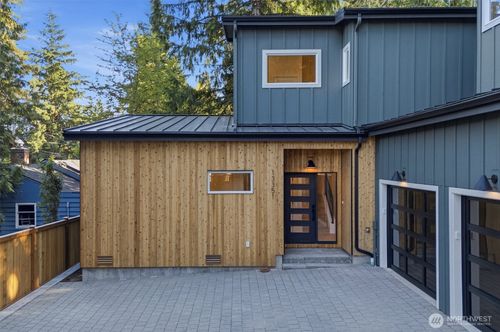 13351 25th Ave Ne, Seattle, WA, 98125-4242 | Card Image