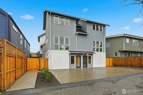 7320 11th Ave Ne, Seattle, WA, 98115-5613 | Card Image