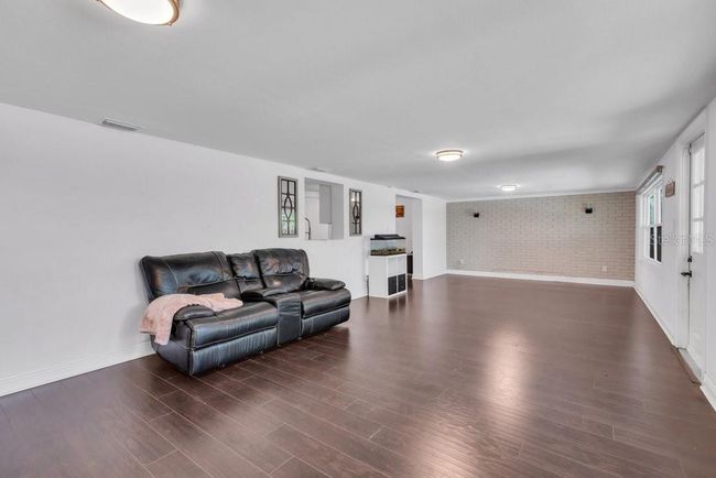 11015 S County Road 39, House other with 4 bedrooms, 2 bathrooms and null parking in Lithia FL | Image 14