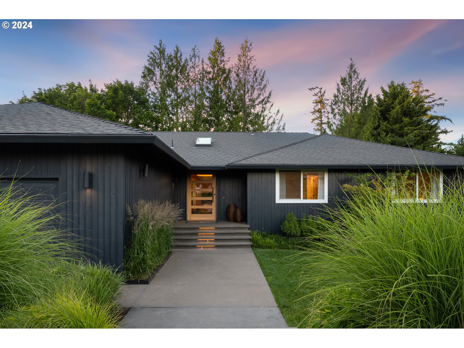 Wall St, Lake Oswego, OR 97034
