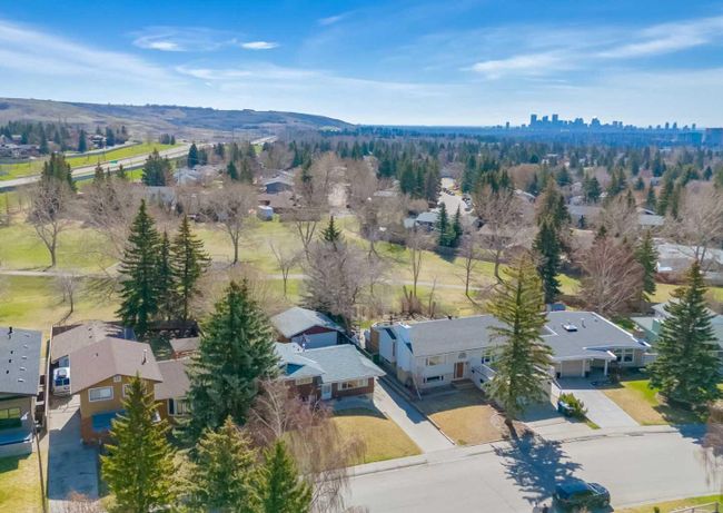 203 Dalhurst Way Nw, Home with 4 bedrooms, 1 bathrooms and 5 parking in Calgary AB | Image 1