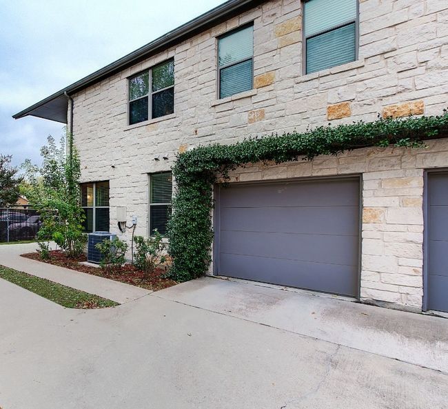 APT-1404 - 1201 Grove Blvd, Condo with 2 bedrooms, 3 bathrooms and 2 parking in Austin TX | Image 27