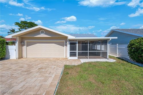 825 93rd Ave N, NAPLES, FL, 34108-2442 | Card Image