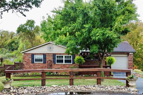 6 Circle Dr, Martins Ferry, OH, 43935-1002 | Card Image