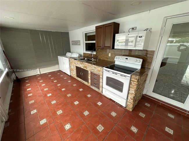 15640 - 15640 Sw 102 Nd Pl, House other with 3 bedrooms, 2 bathrooms and null parking in Miami FL | Image 28