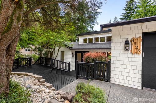 4529 153rd Ave Se, Bellevue, WA, 98006-2551 | Card Image