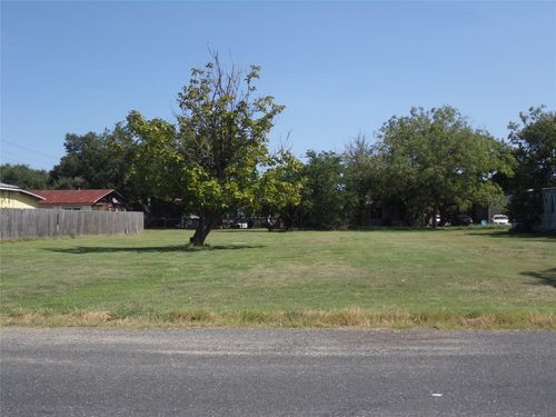 305 E Post Office St, Weimar, TX, 78962-1721 | Card Image