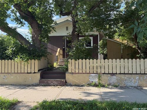 25 Home Street W, Moose Jaw, SK, S6H4X2 | Card Image