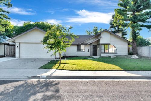 42 Mckelvy Ave, Clovis, CA, 93611-5412 | Card Image