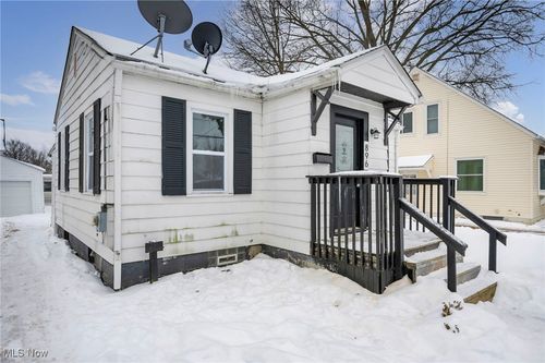 896 Indian Trl, Akron, OH, 44314-2963 | Card Image