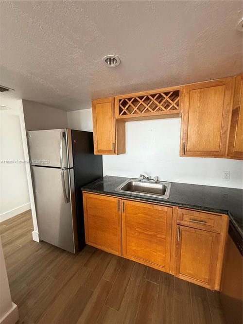 apt-712-2025 Ne 164th St, North Miami Beach, FL, 33162-4160 | Card Image