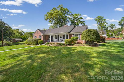 300 W 11th Ave, Gastonia, NC, 28052-7567 | Card Image