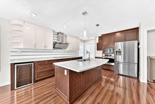 136 Midlawn Close Se, Calgary, AB, T2X1A8 | Card Image