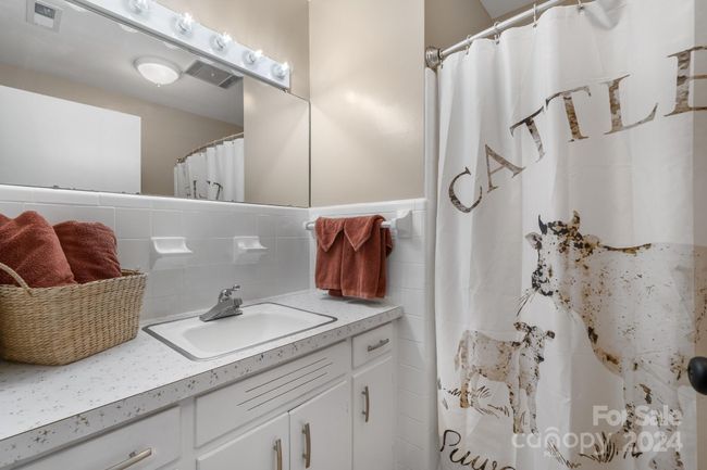 1230 2 Nd St Se, House other with 3 bedrooms, 2 bathrooms and null parking in Hickory NC | Image 39
