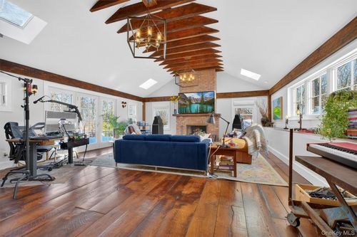 1125 Old Quaker Hill Rd, Pawling, NY, 12564-1633 | Card Image