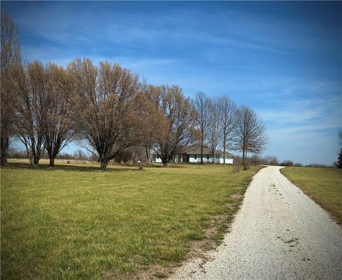 7211 S Arnett Rd, Grain Valley, MO, 64029-9504 | Card Image