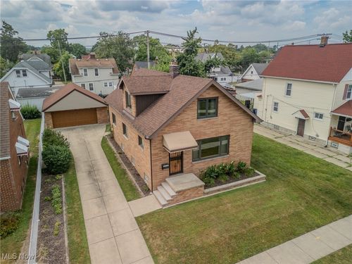 18620 Arrowhead Ave, Cleveland, OH, 44119-2137 | Card Image